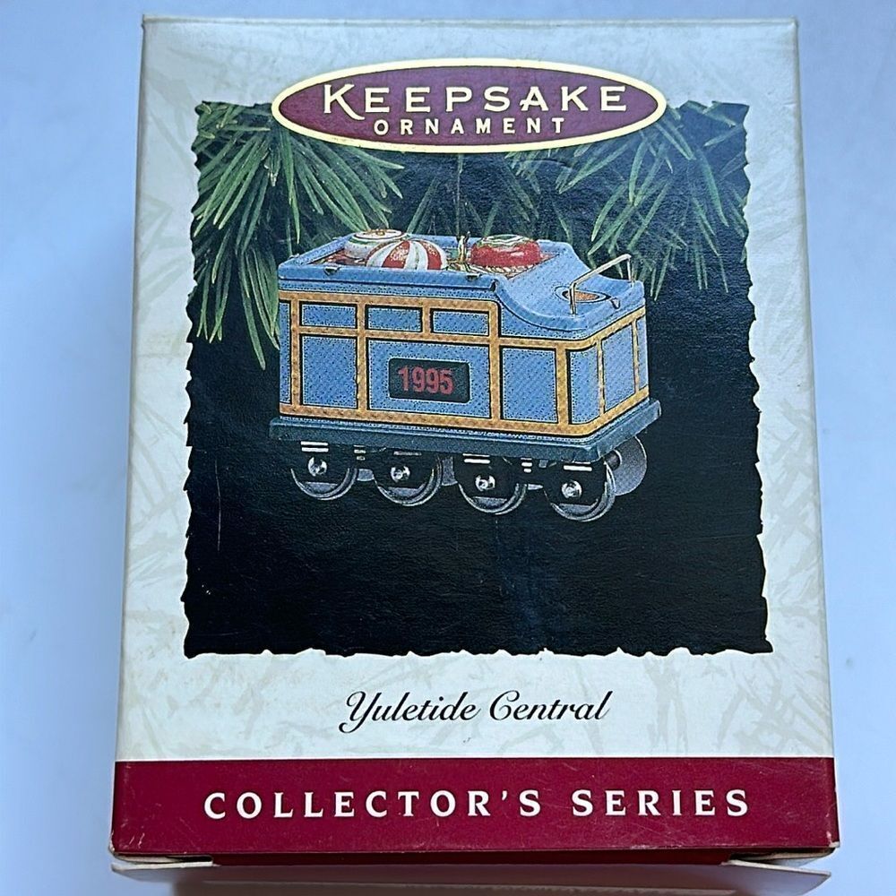 New in box Vintage 1995 Hallmark Yuletide Central pressed tin Keepsake ornament‎